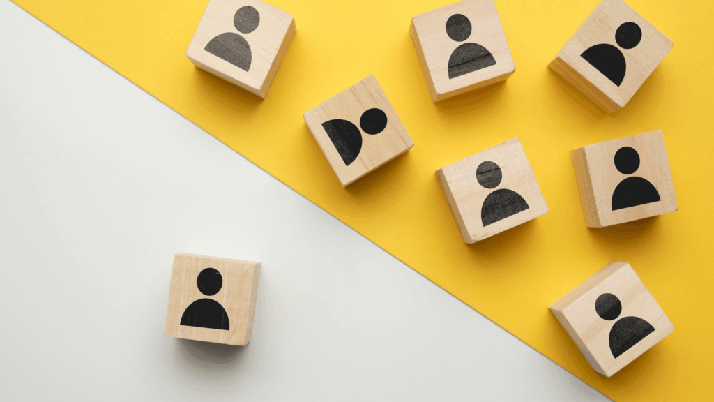 美容室開業の際に雇用するスタッフの教育について解説している記事