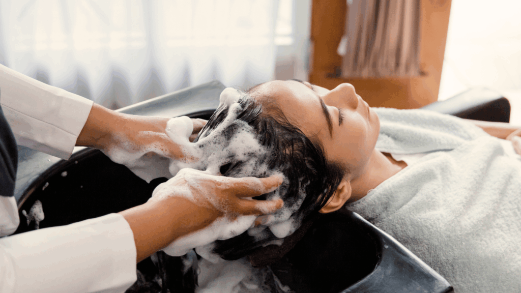 1人で美容室を経営するのは儲かるのかを解説しながら、1にいで美容室を安定的に集客する方法を説明した記事