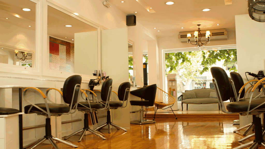 美容室が平日に集客することが難しい原因を解説した記事