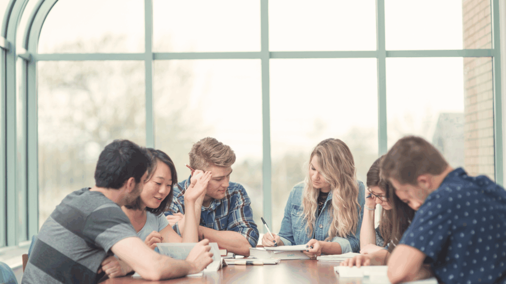 フリーランス美容師として稼げるようになるための知っておくべきリスクと課題を解説した記事