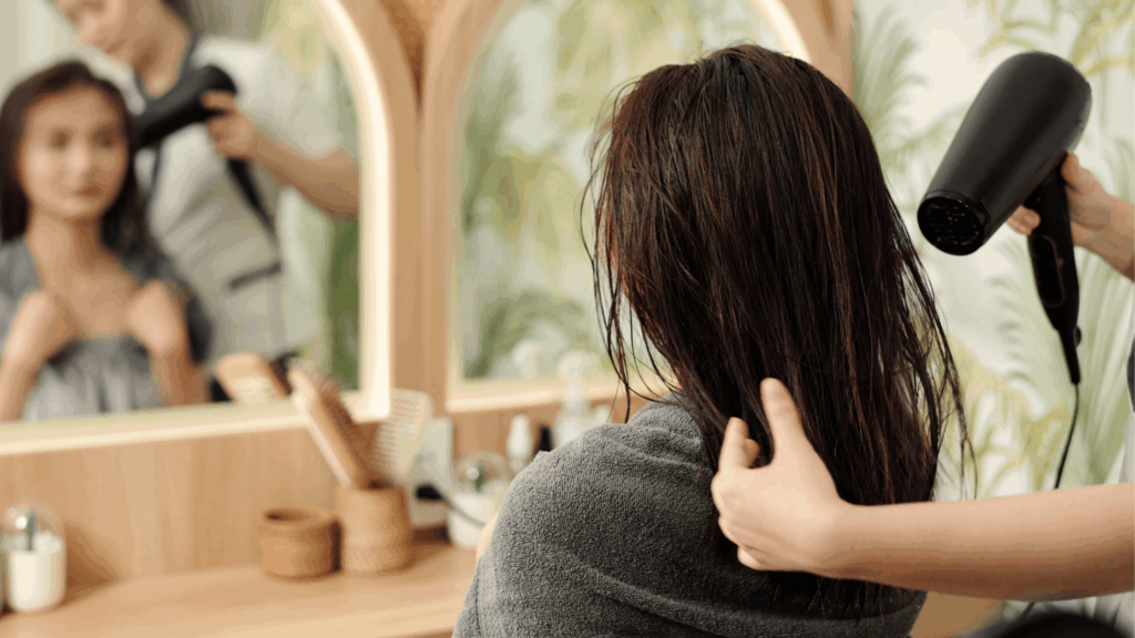 美容室の集客にコンサルは効果があるかを解説方法と、美容室の平日に集客を増やすための工夫を説明した記事