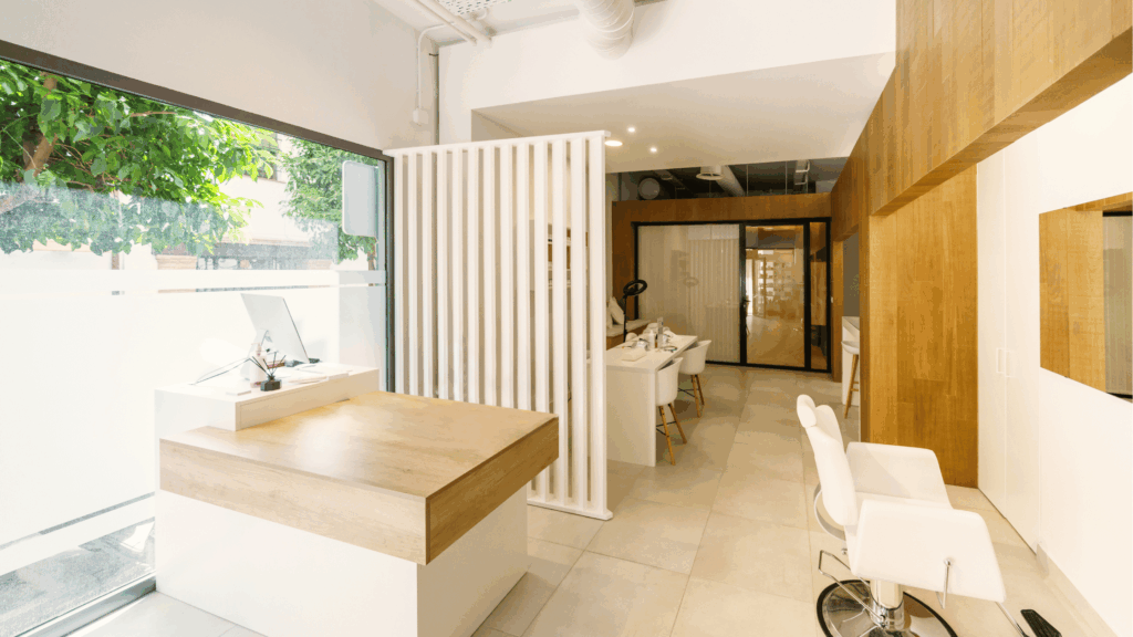 地方の美容室に特化した集客方法の解説と、 地方の美容室が新規集客で苦戦する理由が書かれた記事