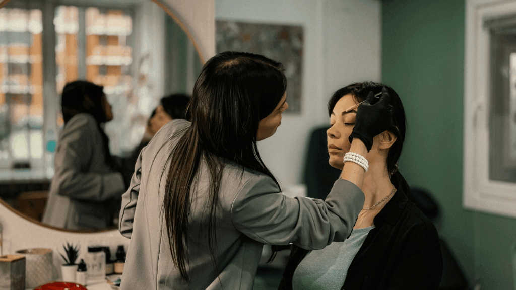 眉毛サロンのブログに書くと良いネタを紹介した記事