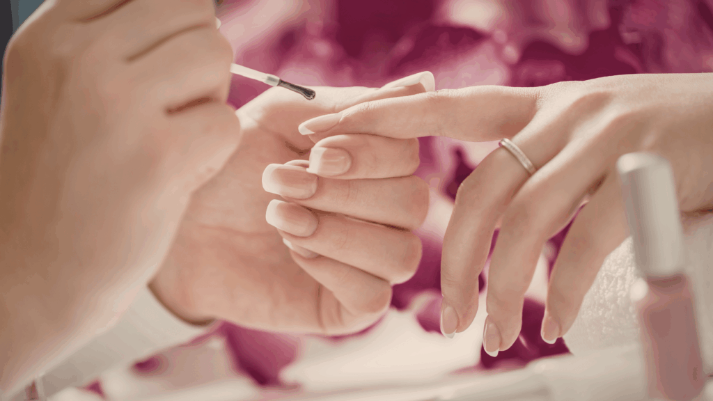 ネイルサロン経営で収入を増やすためのポイントを解説した記事
