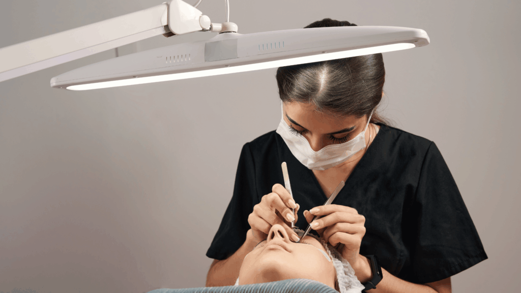 アイリスト業務委託のメリット法を解説した記事